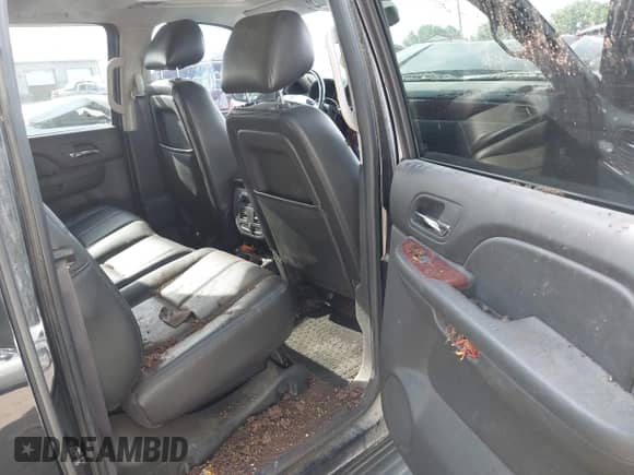 2013 Chevrolet Avalanche LT z VIN 3GNTKFE75DG195926, wystawiony jako IAAI lot #42296778 z przebiegiem 170 416 mil mil oraz . Historia ofert i sprzedaży dostępna na DreamBid. Obrazek 8.