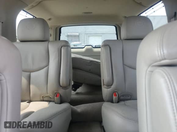 2004 Cadillac Escalade ESV Platinum Edition z VIN 3GYFK66N84G213333, wystawiony jako Copart lot #59950535 z przebiegiem 189 699 mil mil oraz Czysty tytuł • Clean title. Historia ofert i sprzedaży dostępna na DreamBid. Obrazek 10.