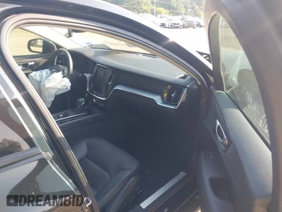 2020 Volvo S60 Momentum с VIN 7JR102FK8LG056936, выставлен на аукционе IAAI как лот 43241017 с пробегом 223 747 миль миль и . История ставок и продаж доступна на DreamBid. Изображение 5.