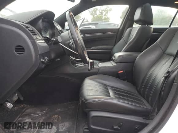 2018 Chrysler 300 S с VIN 2C3CCAGG0JH165447, выставлен на аукционе Copart как лот 81606245 с пробегом 79 159 миль миль и Списание • Salvage title. История ставок и продаж доступна на DreamBid. Изображение 7.