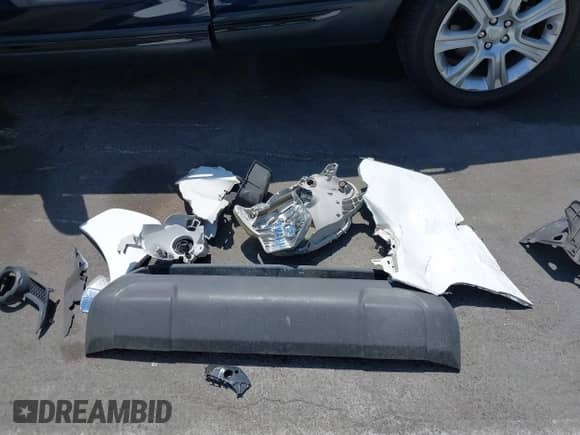 2014 Toyota Tacoma PreRunner z VIN 5TFJX4GN0EX030638, wystawiony jako IAAI lot #43008674 z przebiegiem 94 142 mil mil oraz . Historia ofert i sprzedaży dostępna na DreamBid. Obrazek 12.