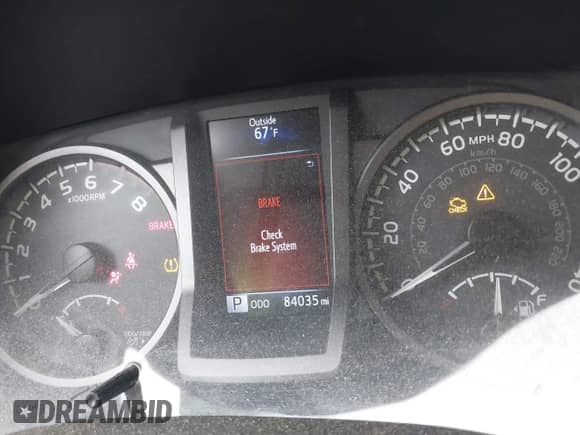 2018 Toyota Tacoma SR5 с VIN 3TMBZ5DN8JM015331, выставлен на аукционе IAAI как лот 42197079 с пробегом 84 035 миль миль и . История ставок и продаж доступна на DreamBid. Изображение 7.
