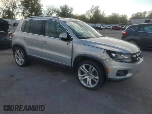 2012 Volkswagen Tiguan S с VIN WVGAV7AX7CW543871, выставлен на аукционе Copart как лот 85195165 с пробегом Не указан миль и Чистый • Clean title. История ставок и продаж доступна на DreamBid. Изображение 4.