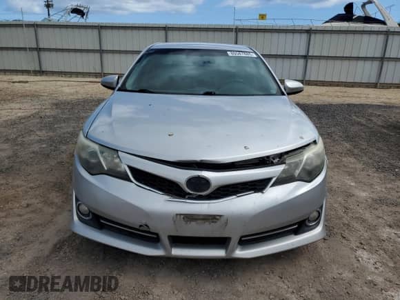 2013 Toyota Camry SE z VIN 4T1BF1FK2DU211457, wystawiony jako Copart lot #80587885 z przebiegiem 119 291 mil mil oraz Czysty tytuł • Clean title. Historia ofert i sprzedaży dostępna na DreamBid. Obrazek 5.