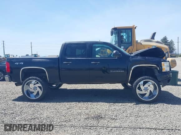 2011 Chevrolet Silverado 1500 LS z VIN 3GCPKREA6BG291312, wystawiony jako IAAI lot #42471331 z przebiegiem 171 323 mil mil oraz . Historia ofert i sprzedaży dostępna na DreamBid. Obrazek 13.