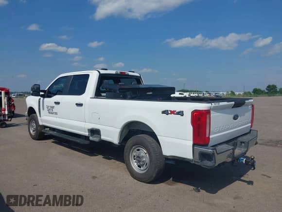 2024 Ford F-250 XL z VIN 1FT7W2BA7REF12224, wystawiony jako IAAI lot #42663192 z przebiegiem 17 848 mil mil oraz . Historia ofert i sprzedaży dostępna na DreamBid. Obrazek 3.