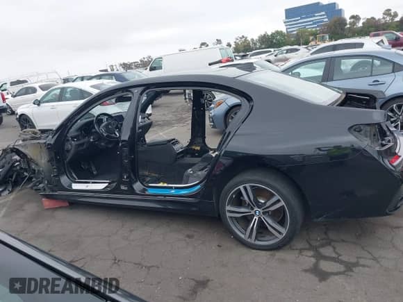 2019 BMW 7 Series 740i with VIN WBA7E2C50KB454417, listed as a IAAI auction lot 42290156 with Not provided miles and . Bid and sale history available at DreamBid. Image 13.