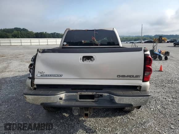 2005 Chevrolet Silverado 2500HD LS с VIN 1GCHK23255F826143, выставлен на аукционе Copart как лот 71189425 с пробегом Не указан миль и Списание • Salvage title. История ставок и продаж доступна на DreamBid. Изображение 6.