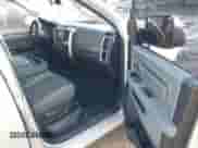 2017 Ram 1500 Big Horn z VIN 3C6RR6LT1HG640531, wystawiony jako IAAI lot #42411444 z przebiegiem 161 301 mil mil oraz . Historia ofert i sprzedaży dostępna na DreamBid. Obrazek 5.