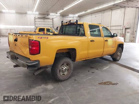 2015 Chevrolet Silverado 2500HD Work Truck z VIN 1GC1KUEG7FF622225, wystawiony jako IAAI lot #42516923 z przebiegiem 71 555 mil mil oraz . Historia ofert i sprzedaży dostępna na DreamBid. Obrazek 4.