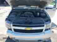 2013 Chevrolet Suburban LT z VIN 1GNSKJE78DR136402, wystawiony jako IAAI lot #42615448 z przebiegiem 129 306 mil mil oraz . Historia ofert i sprzedaży dostępna na DreamBid. Obrazek 10.