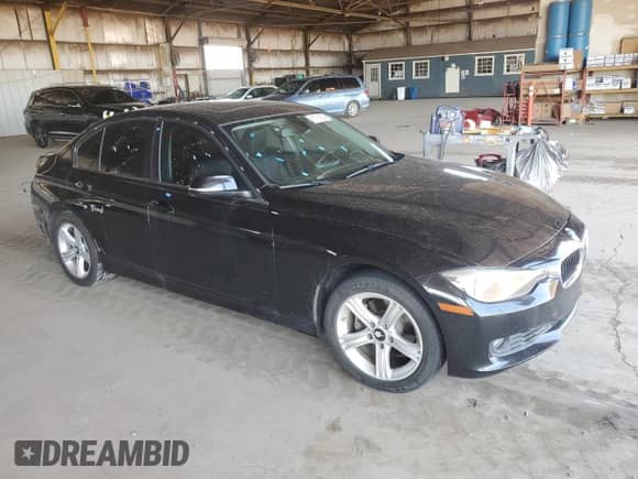 2015 BMW 3 Series 328i xDrive с VIN WBA3B5C55FF962728, выставлен на аукционе Copart как лот 81721655 с пробегом 89 537 миль миль и Списание • Salvage title. История ставок и продаж доступна на DreamBid. Изображение 4.