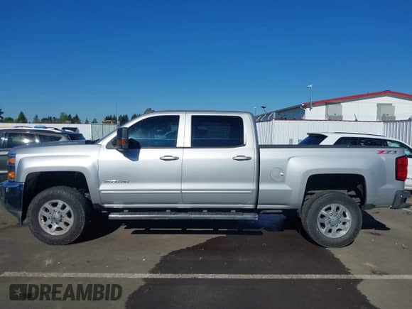 2015 Chevrolet Silverado 2500HD LT z VIN 1GC1KVE83FF653342, wystawiony jako IAAI lot #41970275 z przebiegiem 130 535 mil mil oraz . Historia ofert i sprzedaży dostępna na DreamBid. Obrazek 15.