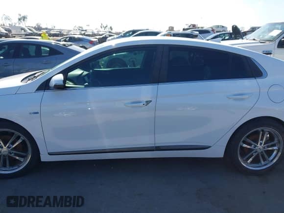 2019 Hyundai Ioniq SEL с VIN KMHC75LCXKU105955, выставлен на аукционе IAAI как лот 43182805 с пробегом 88 579 миль миль и . История ставок и продаж доступна на DreamBid. Изображение 14.