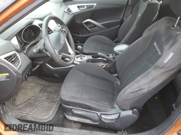 2013 Hyundai Veloster w/Black Int z VIN KMHTC6AD5DU166176, wystawiony jako Copart lot #47588505 z przebiegiem Nie podano mil oraz Nie do naprawy • Non repairable. Historia ofert i sprzedaży dostępna na DreamBid. Obrazek 7.