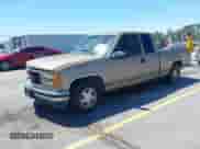 1996 GMC Sierra 1500 z VIN 2GTEC19M3T1502695, wystawiony jako IAAI lot #42199919 z przebiegiem 285 889 mil mil oraz . Historia ofert i sprzedaży dostępna na DreamBid. Obrazek 2.