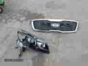 2019 Kia Sorento S z VIN 5XYPGDA57KG499100, wystawiony jako IAAI lot #42498893 z przebiegiem 69 311 mil mil oraz . Historia ofert i sprzedaży dostępna na DreamBid. Obrazek 12.