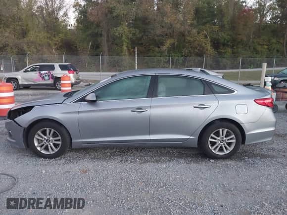 2016 Hyundai Sonata SE с VIN 5NPE24AF1GH305286, выставлен на аукционе IAAI как лот 43438911 с пробегом 88 495 миль миль и . История ставок и продаж доступна на DreamBid. Изображение 15.
