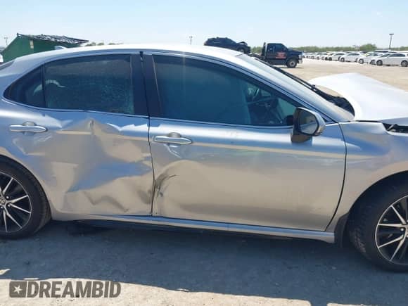 2023 Toyota Camry SE z VIN 4T1T11AK1PU092427, wystawiony jako IAAI lot #43142125 z przebiegiem 56 044 mil mil oraz . Historia ofert i sprzedaży dostępna na DreamBid. Obrazek 14.