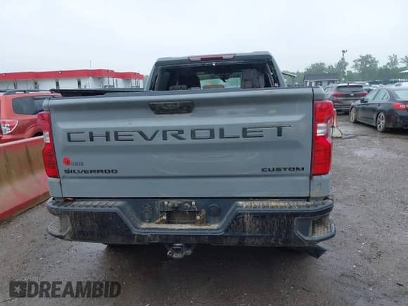 2024 Chevrolet Silverado 1500 Custom Trail Boss z VIN 3GCPDCEK2RG197468, wystawiony jako IAAI lot #42285969 z przebiegiem Nie podano mil oraz . Historia ofert i sprzedaży dostępna na DreamBid. Obrazek 16.