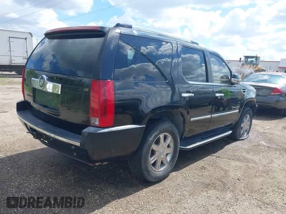 2007 Cadillac Escalade with VIN 1GYFK63837R231242, listed as a IAAI auction lot 43238778 with 193,946 mi miles and . Bid and sale history available at DreamBid. Image 4.