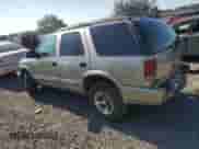 2000 Chevrolet Blazer LS z VIN 1GNCS13W7Y2376702, wystawiony jako Copart lot #52489605 z przebiegiem 137 692 mil mil oraz Szkoda całkowita • Salvage title. Historia ofert i sprzedaży dostępna na DreamBid. Obrazek 2.