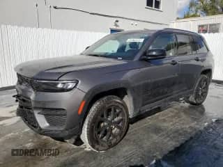2024 Jeep Grand Cherokee Altitude z VIN 1C4RJGAGXR8546568, wystawiony jako Copart lot #44818505 z przebiegiem 24 172 mil mil oraz Czysty tytuł • Clean title. Historia ofert i sprzedaży dostępna na DreamBid. Obrazek 1.