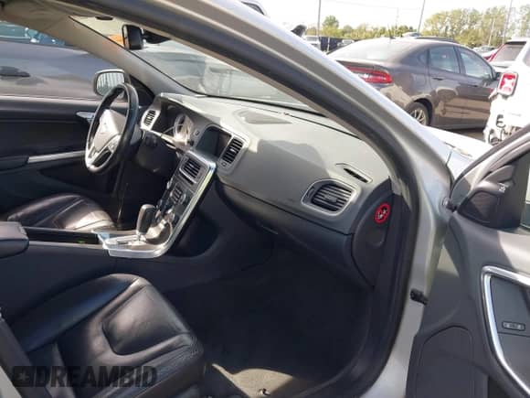 2012 Volvo S60 T5 с VIN YV1622FS4C2119410, выставлен на аукционе IAAI как лот 43118023 с пробегом 138 894 миль миль и . История ставок и продаж доступна на DreamBid. Изображение 5.