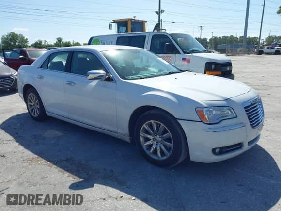 2014 Chrysler 300 C with VIN 2C3CCAET6EH173381, listed as a IAAI auction lot 42158270 with 124,551 mi miles and . Bid and sale history available at DreamBid. Image 1.
