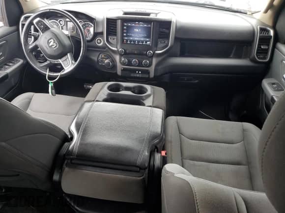 2020 Ram 1500 Big Horn z VIN 1C6SRFFT7LN172284, wystawiony jako Copart lot #70906525 z przebiegiem 88 187 mil mil oraz Nie do naprawy • Non repairable. Historia ofert i sprzedaży dostępna na DreamBid. Obrazek 8.