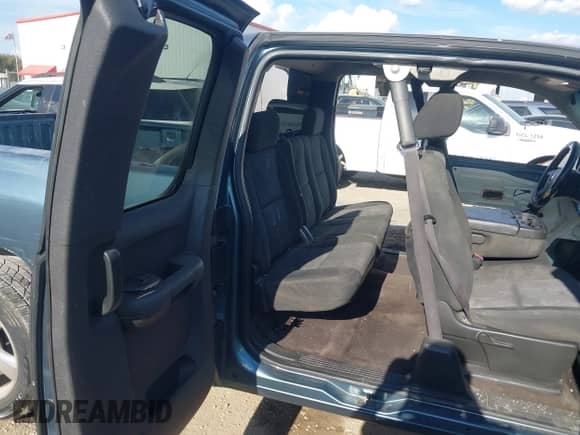 2011 Chevrolet Silverado 1500 LT z VIN 1GCRCSE02BZ369587, wystawiony jako IAAI lot #43397991 z przebiegiem 188 105 mil mil oraz . Historia ofert i sprzedaży dostępna na DreamBid. Obrazek 8.