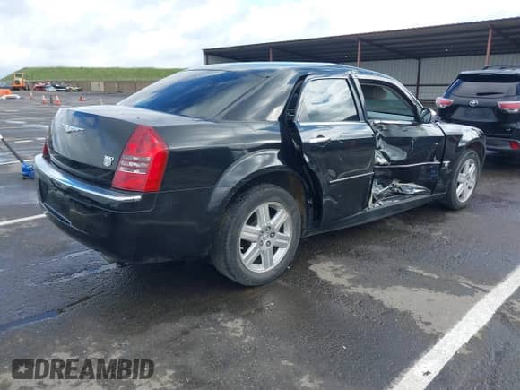 2006 Chrysler 300 C with VIN 2C3LK63H66H142437, listed as a IAAI auction lot 41751890 with 57,374 mi miles and . Bid and sale history available at DreamBid. Image 4.