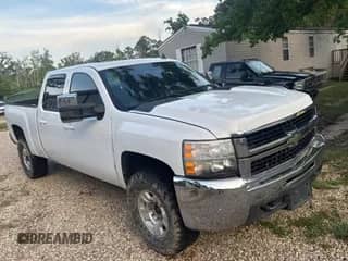 2008 Chevrolet Silverado 2500HD 1LT with VIN 1GCHK23638F117735, listed as a Copart auction lot 61693945 with 158,010 mi miles and Salvage title. Bid and sale history available at DreamBid. Image 1.