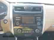 2015 Nissan Altima S z VIN 1N4AL3AP3FC481352, wystawiony jako IAAI lot #40611943 z przebiegiem 148 328 mil mil oraz . Historia ofert i sprzedaży dostępna na DreamBid. Obrazek 17.