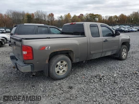 2013 Chevrolet Silverado 1500 LT z VIN 1GCRKSE74DZ311211, wystawiony jako Copart lot #82740825 z przebiegiem 258 775 mil mil oraz Czysty tytuł • Clean title. Historia ofert i sprzedaży dostępna na DreamBid. Obrazek 3.