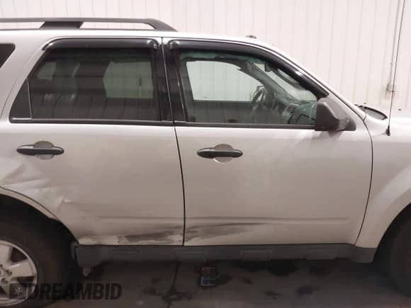 2011 Ford Escape XLT с VIN 1FMCU9DG1BKB59657, выставлен на аукционе IAAI как лот 43156057 с пробегом 153 962 миль миль и . История ставок и продаж доступна на DreamBid. Изображение 13.
