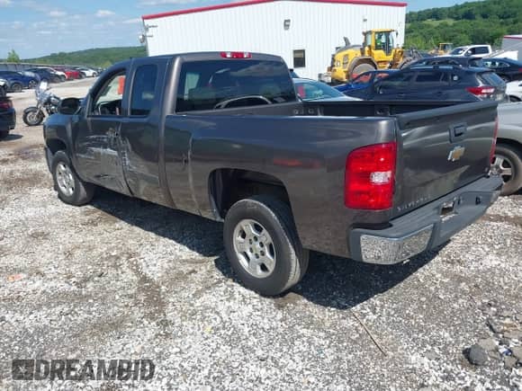 2007 Chevrolet Silverado 1500 1LT with VIN 2GCEC19CX71620756, listed as a IAAI auction lot 42378021 with 229,855 mi miles and . Bid and sale history available at DreamBid. Image 3.