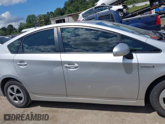 2015 Toyota Prius Four z VIN JTDKN3DU2F1911359, wystawiony jako IAAI lot #43049250 z przebiegiem 259 327 mil mil oraz . Historia ofert i sprzedaży dostępna na DreamBid. Obrazek 13.