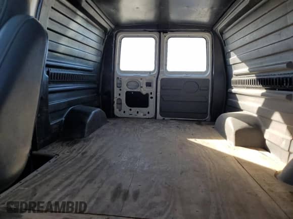 2003 Ford Econoline Cargo с VIN 1FTNE24L13HA94435, выставлен на аукционе Copart как лот 42388465 с пробегом 283 571 миль миль и На запчасти • Non repairable. История ставок и продаж доступна на DreamBid. Изображение 10.