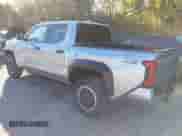 2025 Toyota Tacoma SR z VIN 3TMLB5JN9SM119566, wystawiony jako IAAI lot #43569506 z przebiegiem 12 312 mil mil oraz . Historia ofert i sprzedaży dostępna na DreamBid. Obrazek 3.