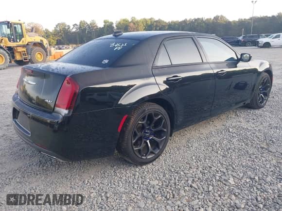 2019 Chrysler 300 Touring с VIN 2C3CCAAGXKH747274, выставлен на аукционе IAAI как лот 43040248 с пробегом 93 437 миль миль и . История ставок и продаж доступна на DreamBid. Изображение 4.
