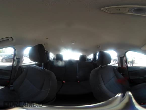 2015 Ford Focus SE с VIN 1FADP3K26FL253835, выставлен на аукционе IAAI как лот 43227013 с пробегом 152 408 миль миль и . История ставок и продаж доступна на DreamBid. Изображение 18.