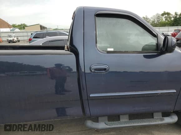 2002 Ford F-150 XL с VIN 2FTRF18W92CA67776, выставлен на аукционе Copart как лот 54002365 с пробегом Не указан миль и Списание • Salvage title. История ставок и продаж доступна на DreamBid. Изображение 10.