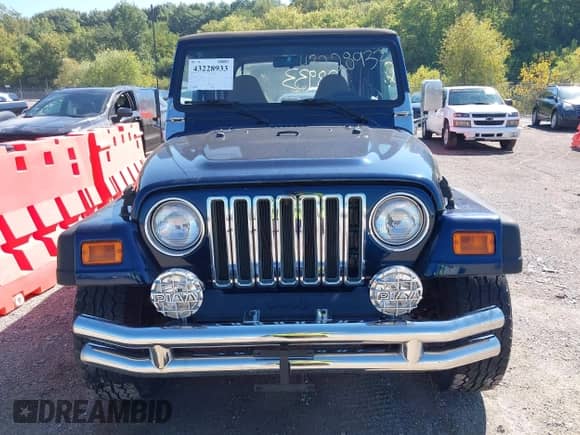 2000 Jeep Wrangler SE with VIN 1J4FA29P4YP773084, listed as a IAAI auction lot 43228933 with 114,188 mi miles and . Bid and sale history available at DreamBid. Image 6.