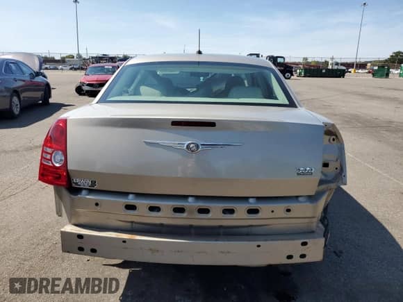 2008 Chrysler 300 Touring с VIN 2C3LA53G88H177438, выставлен на аукционе Copart как лот 70309965 с пробегом 118 718 миль миль и Списание • Salvage title. История ставок и продаж доступна на DreamBid. Изображение 6.