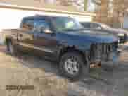 2004 GMC Sierra 1500 SLE z VIN 2GTEK13T041435042, wystawiony jako IAAI lot #41777775 z przebiegiem 218 745 mil mil oraz . Historia ofert i sprzedaży dostępna na DreamBid. Obrazek 1.