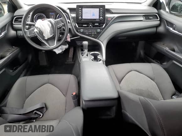 2022 Toyota Camry LE with VIN 4T1C11AK8NU051516, listed as a Copart auction lot 84958615 with 31,814 mi miles and Salvage title. Bid and sale history available at DreamBid. Image 8.