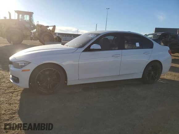 2014 BMW 3 Series 320i with VIN WBA3B1C57EK132461, listed as a Copart auction lot 87267475 with 242,238 mi miles and Clean title. Bid and sale history available at DreamBid. Image 1.