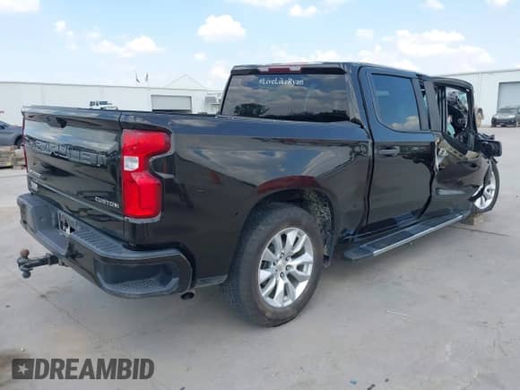 2020 Chevrolet Silverado 1500 Custom z VIN 1GCPWBEK0LZ157613, wystawiony jako IAAI lot #43247346 z przebiegiem 155 094 mil mil oraz . Historia ofert i sprzedaży dostępna na DreamBid. Obrazek 4.