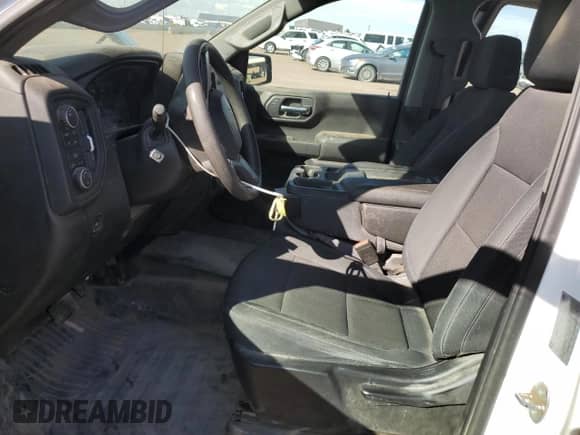 2019 Chevrolet Silverado 1500 Work Truck z VIN 1GCPYAEHXKZ377624, wystawiony jako Copart lot #82098435 z przebiegiem 94 697 mil mil oraz Szkoda całkowita • Salvage title. Historia ofert i sprzedaży dostępna na DreamBid. Obrazek 7.